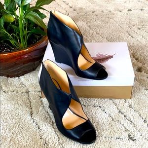Jessica Simpson Black Leather Peep Toe Wedge Heels